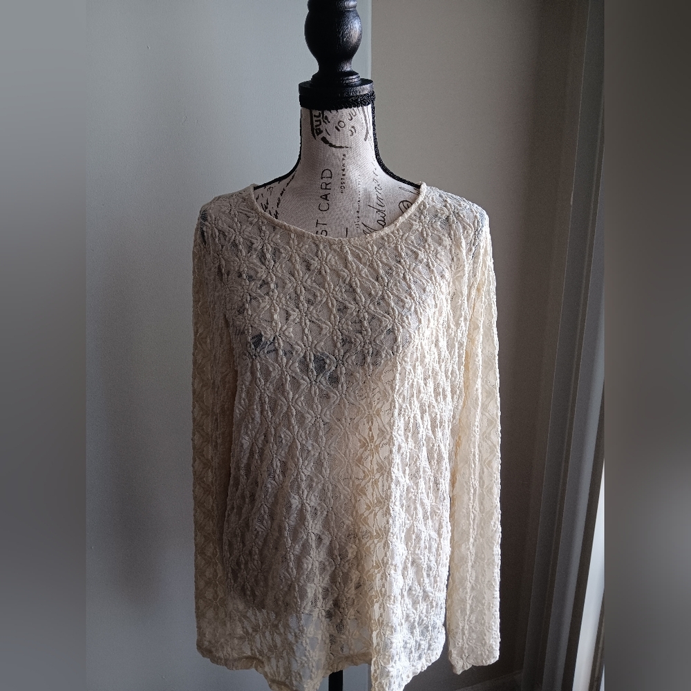 3 For $13🚨Long Sleeve Cream Lace Top NWT